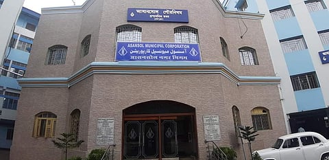 स्टॉल एवं अस्थायी दुकान हटाने को लेकर निगम ने चिपकाया नोटिस, दुकानदार चिंतित