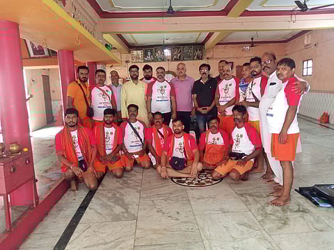 युवा कांवरिया मंच की टोली बाबा बैद्यनाथ को जल चढ़ाने देवघर हुई रवाना