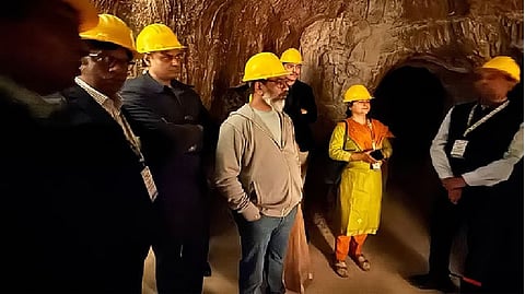 झारखंड के मुख्यमंत्री हेमंत सोरेन व अन्य