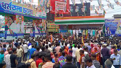 हावड़ा में स्टेशन से लेकर ब्रिज तक तृणमूल कार्यकर्ताओं का सैलाब, 'जय बांग्ला' के लगे नारे