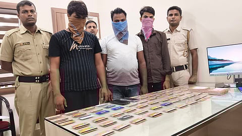 डिजिटल अरेस्ट के नाम पर धोखाधड़ी करने वाले गिरोह के तीन अभियुक्त गिरफ्तार
