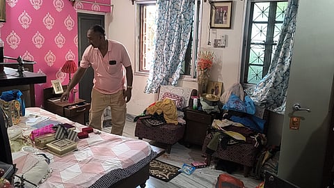 बंद घर में लाखों की चोरी, नकदी समेत दस लाख रुपये के गहने उड़ाये