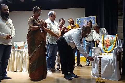 Dr. SS Agarwal inaugurating the program by lighting the lamp
