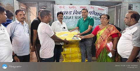 भारत विकास परिषद ने 50 जरूरतमंदों में बांटे तिरपाल