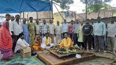 तुरहा समाज का शनिचरा बाबा मंदिर निर्माण को लेकर किया गया शिलान्यास