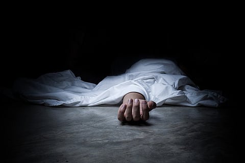 प्रगति मैदान में युवक का फंदे से लटकता शव मिला