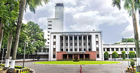 आईआईटी खड़गपुर के हॉस्टल में छोटे सीलिंग फैन लगाने पर विचार
