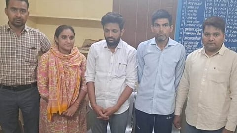 बूंदी में रीडर सहित 2 लोग रिश्वत लेते गिरफ्तार