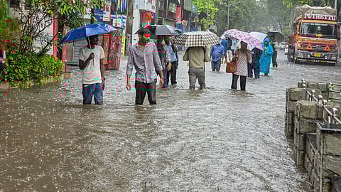 भारी बारिश के कारण जलजमाव की स्थिति