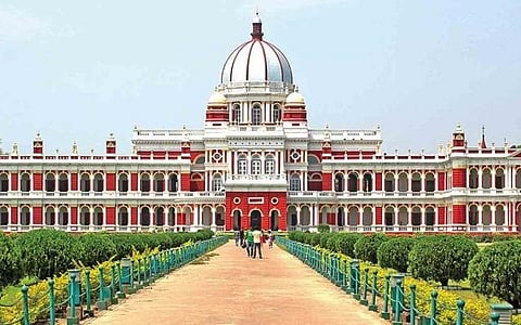 रायगंज के 52 स्मारकों में से 28 पर अवैध अतिक्रमण
