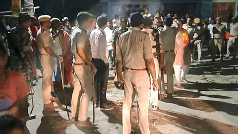 इलाके में अतिरिक्त बल तैनात