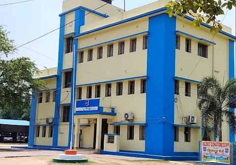 एटीएम से रुपये चुराने एवं मशीन को नुक़सान पहुंचाने की हुईं कोशिश