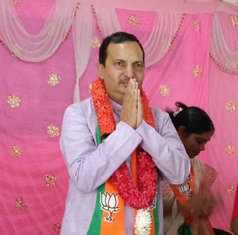 स्थानीय मुद्दों के समाधान के लिए नगर पार्षदों ने भाजपा अध्यक्ष से की मुलाकात