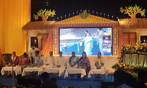 केशियाड़ी में आयोजित जिला स्तरीय विश्व आदिवासी दिवसे के उद्घाटन समारोह के मौके पर ली गई तस्वीर