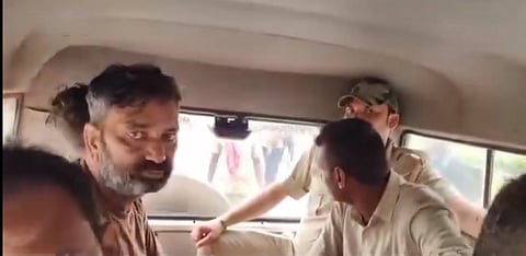 गायों की तस्करी करने के आरोप में गिरफ्तार अभियुक्त