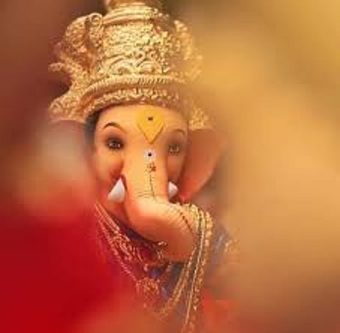 कोलकाता में गणेश पूजा की धूम, तैयारियों में जुटी कमेटियां