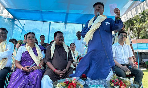 'आमादेर पाड़ा, आमादेर समाधान' शिविर में सम्मिलित हुए मंत्री