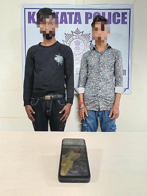 गिरफ्तार अभियुक्तों के पास से बरामद मोबाइल