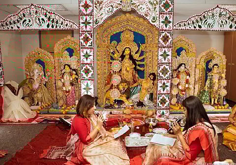 मंत्राेच्चार से लेकर आह्वान तक, महिलाओं के हाथों में पूजा की कमान