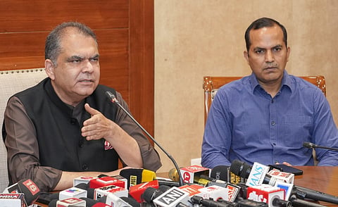 पंजाब के कैबिनेट मंत्री संजीव अरोड़ा चंडीगढ़ में प्रेस कांफ्रेंस को संबोधित करते हुए