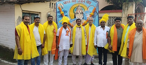 पगड़ी वितरण में दिखा आपसी भाईचारे का नजारा
