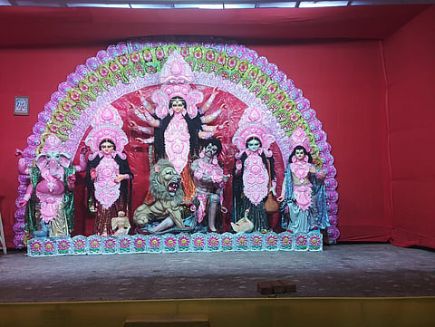 नेपाल मंदिर की तर्ज पर सिरिटी शुक्तारा संघ क्लब का भव्य पूजा पंडाल