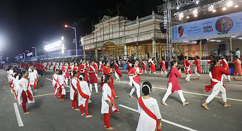 रेड रोड पर शनिवार की शाम चल रहा कार्निवल का रिहर्सल