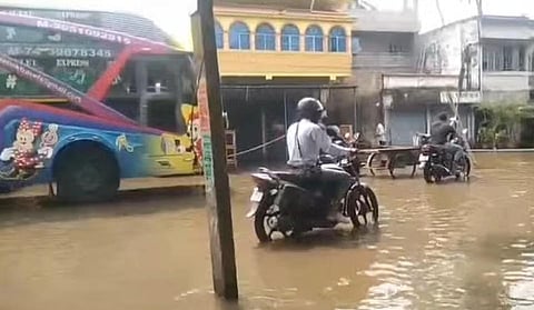 Traders and residents in Chakdah took to the streets to protest waterlogging.