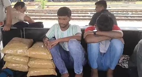 Four inter-state smugglers arrested with 77 kg of ganja from Naihati station