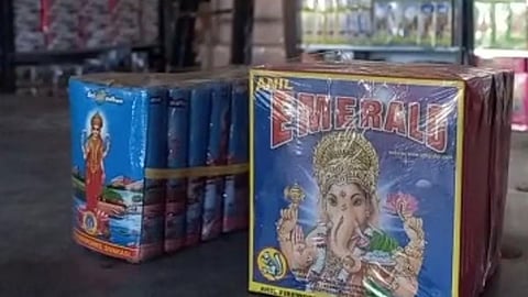 हिंदू राष्ट्र शक्ति ने की देवी-देवताओं की तस्वीरों वाले पटाखों पर प्रतिबंध की मांग