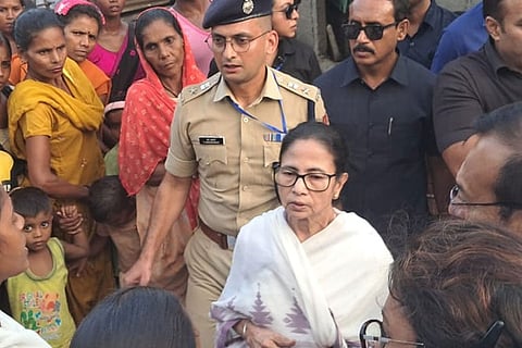 CM Mamata Banerjee ने सुभाषिनी चाय बागान के 'बाढ़ प्रभावितों' से की मुलाकात