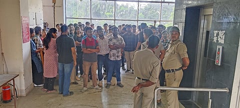 कॉलेज हॉस्टल से शराब बिक्री को लेकर बर्दवान मेडिकल कॉलेज में फैला तनाव