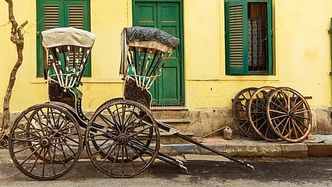 रिक्शा और हाथ रिक्शा वालों ने लगायी गुहार