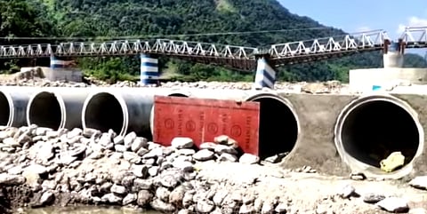 दूधिया ब्रिज के अस्थायी वैकल्पिक ब्रिज का निर्माण जोरों पर