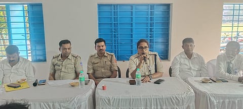 काली पूजा को लेकर बैठक में अफवाहों से दूर रहने का दिया गया निर्देश