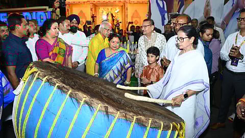 बंगाल में रहने वाला कोई बाहरी नहीं : दीदी