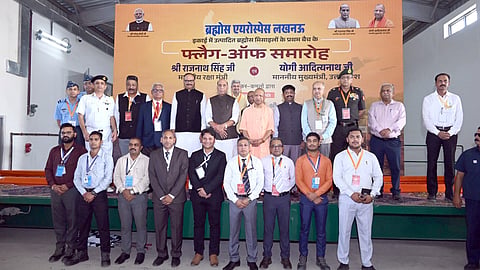 लखनऊ में ‘ब्रह्मोस’ मिसाइलों की पहली खेप के अनावरण समारोह