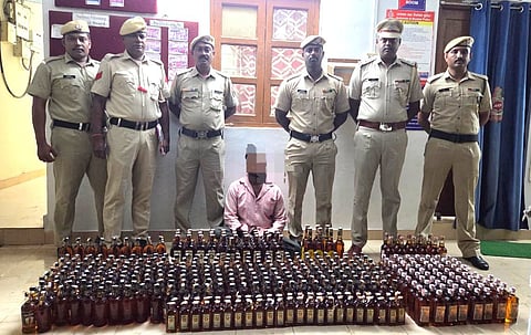 बाराटांग में पुलिस की बड़ी कार्रवाई, 420 बोतल अवैध शराब जब्त
