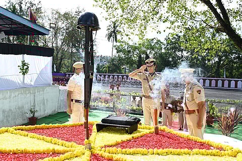 पुलवामा हमले में शहीद हुए सैनिकों को दी गयी श्रद्धांजलि