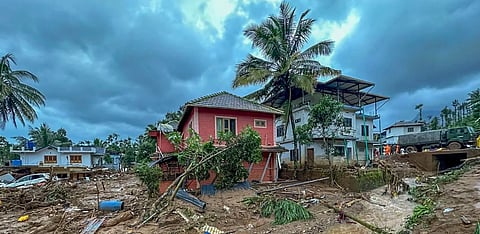 बंगाल की खाड़ी में फिर बन रहा है चक्रवात, इन जिलों में होगी भारी बारिश