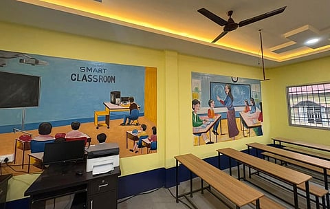 सरकारी प्राथमिक विद्यालय में स्मार्ट क्लास रूम शुरू
