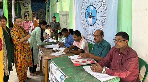 'आमादेर पाड़ा, आमादेर समाधान' शिविर में सम्मिलित हुए मेयर