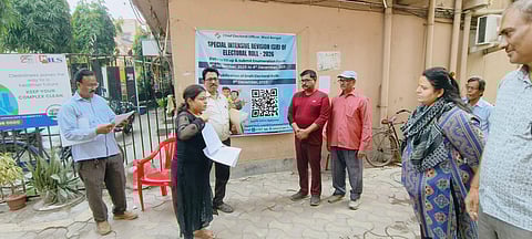 SIR: बंगाल में पहले दिन 70 लाख से अधिक फॉर्म बंटे