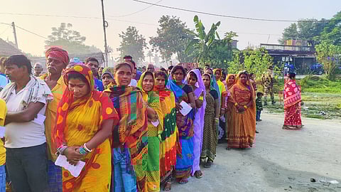 बिहार चुनाव: पहले चरण में सुबह नौ बजे तक 13.13 प्रतिशत मतदान