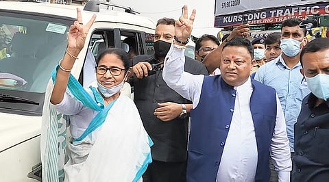 सीएम ममता बनर्जी और जीटीए प्रमुख अनित थापा