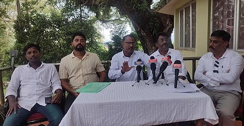 बंबूफ्लैट क्षेत्र में आम जनता, सामाजिक कार्यकर्ता और समुदाय प्रतिनिधियों द्वारा 12 नवम्बर को बंबूफ्लैट जेट्टी पर शांतिपूर्ण धरना देने की घोषणा करते हुए जनप्रतिनिधि