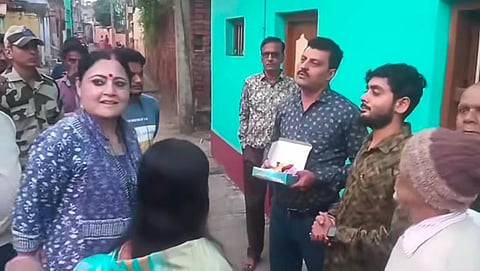 भाजपा विधायक से लोगों ने पूछा कि इतने दिनों से कहां थीं !