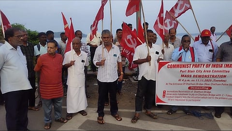 भारतीय कम्युनिस्ट पार्टी (मार्क्सवादी) पोर्ट ब्लेयर सिटी एरिया कमेटी ने 11 नवम्बर शाम को चाथम पुलिस स्टेशन के पास स्थित चाथम पुल के प्रवेश द्वार पर एक विशाल प्रदर्शन करते हुए