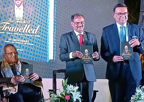 ISRO अध्यक्ष डॉ. वी. नारायणन ने जे.पी. चौधरी की नई पुस्तक “द ट्रैक आई ट्रैवल्ड” का लोकार्पण किया