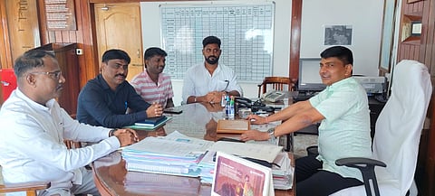 चाथम ब्रिज एकता मंच ने जहाजरानी सेवा निदेशक से मुलाकात का दृश्य